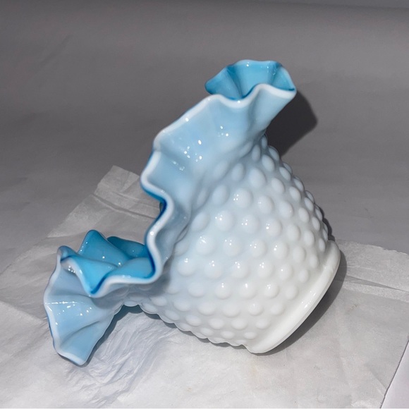 Kanawha Cased Blue & White Glass Hobnail Ruffled Bowl Vase Vintage Glass - Picture 11 of 14
